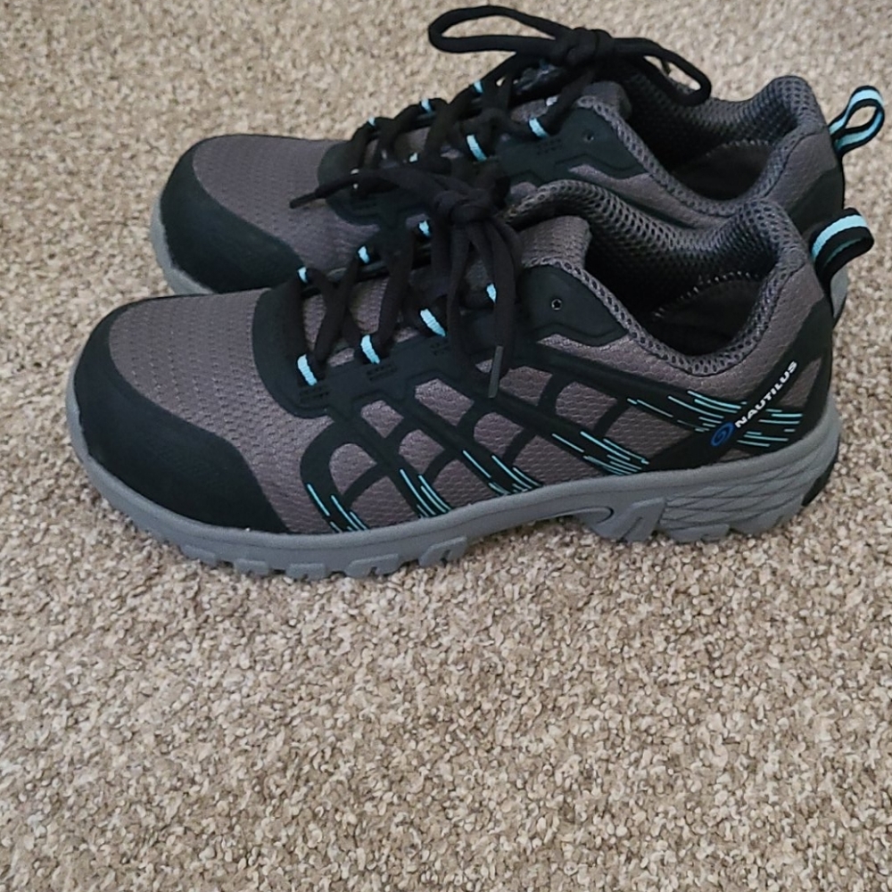 Shoes - Picture 4 of 4